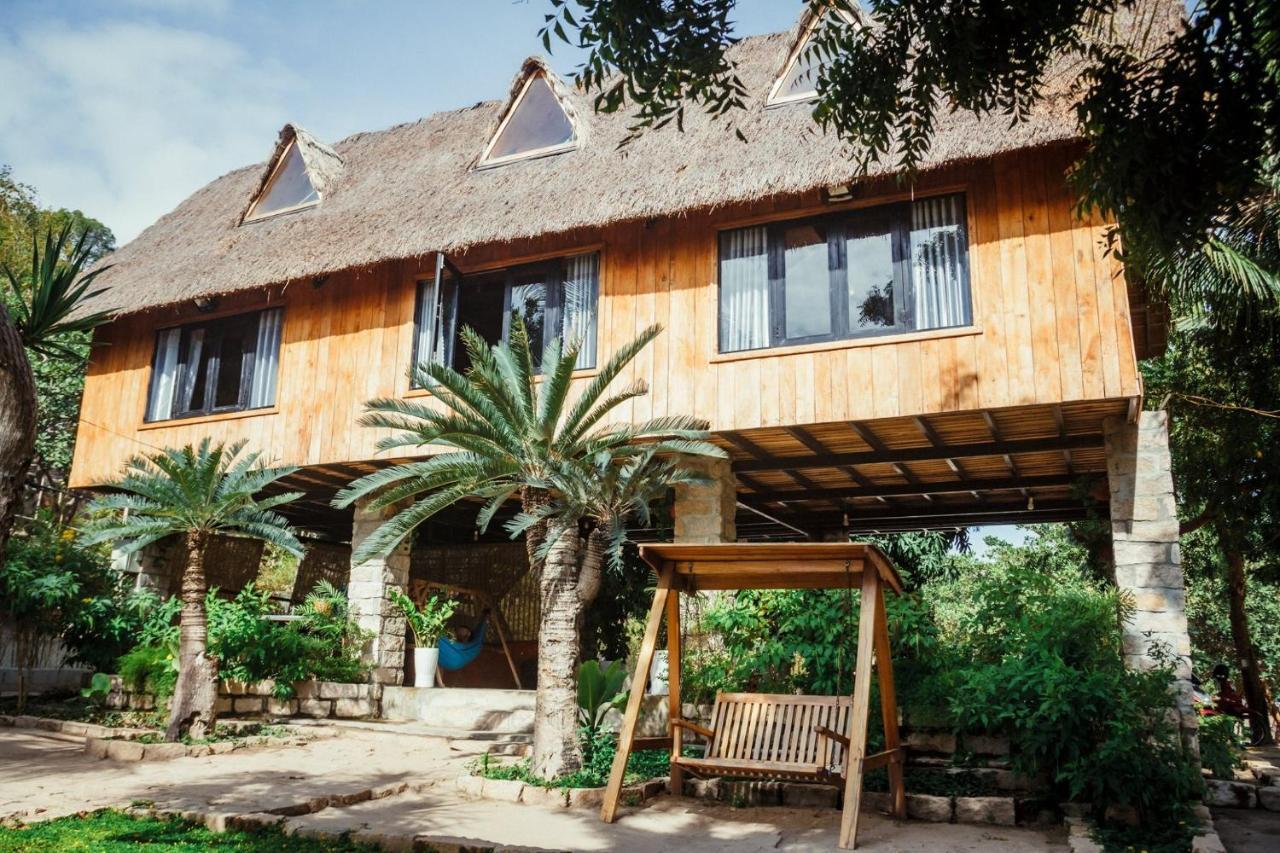 Villa Dao Hoa Vang Cam Ranh - Venuestay Eksteriør bilde